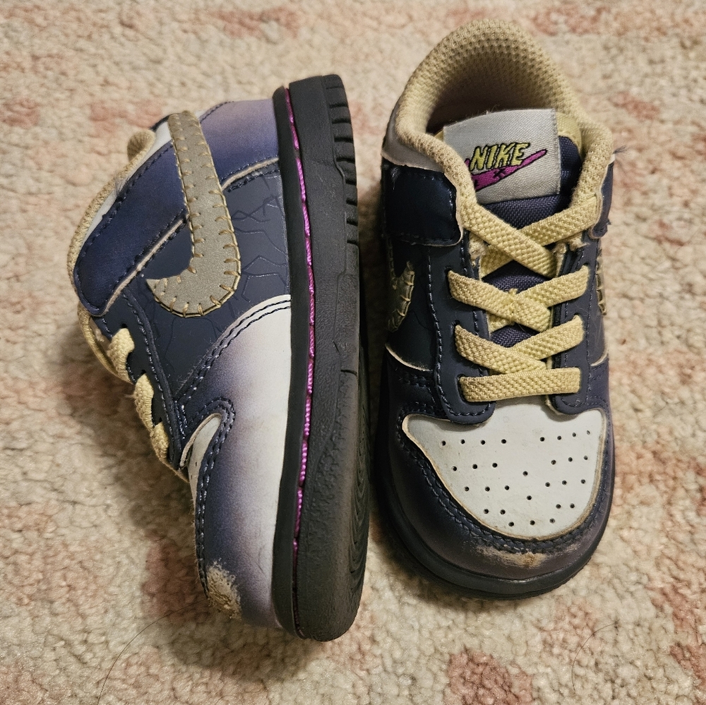 Nike sz6 toddler Dunks low boo